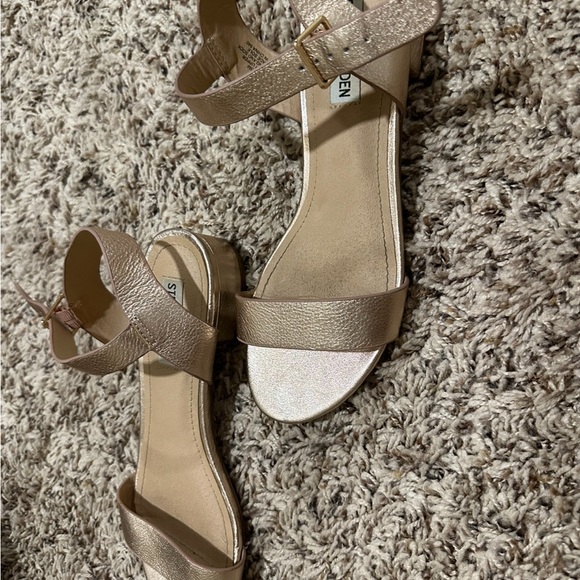 Rose Gold Steve Madden Heeled Sandals Size 7.5 - Picture 2 of 2